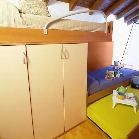 Sleeps 6 Pool Appartamento Lesa