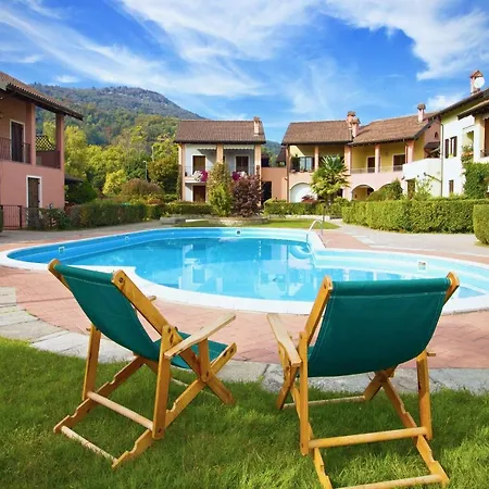 Sleeps 6 Pool Appartamento Lesa