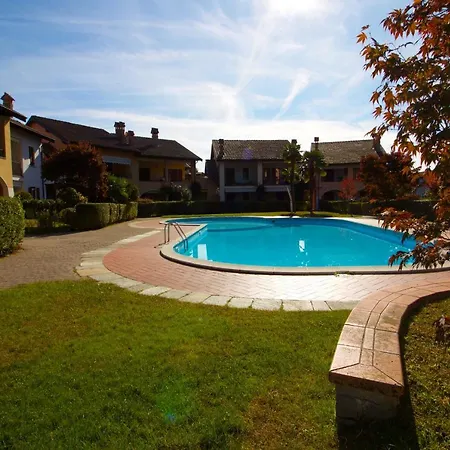 Sleeps 6 Pool Appartamento Lesa